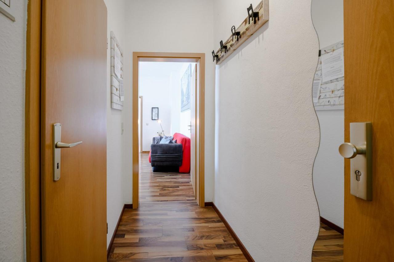 Helle Wohnung In Sudenburg Mit Balkon - Wlan, 4 Schlafplaetze Magdeburgo Esterno foto