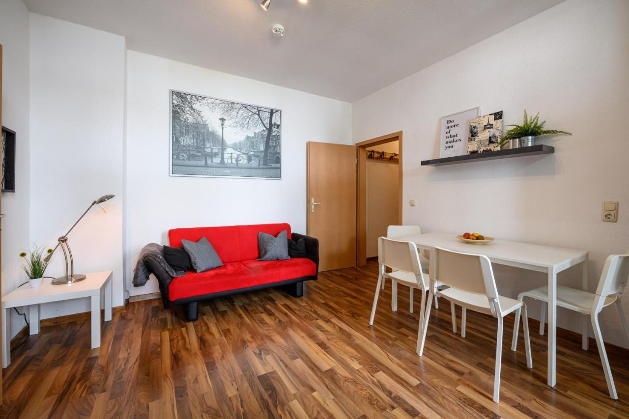Helle Wohnung In Sudenburg Mit Balkon - Wlan, 4 Schlafplaetze Magdeburgo Esterno foto