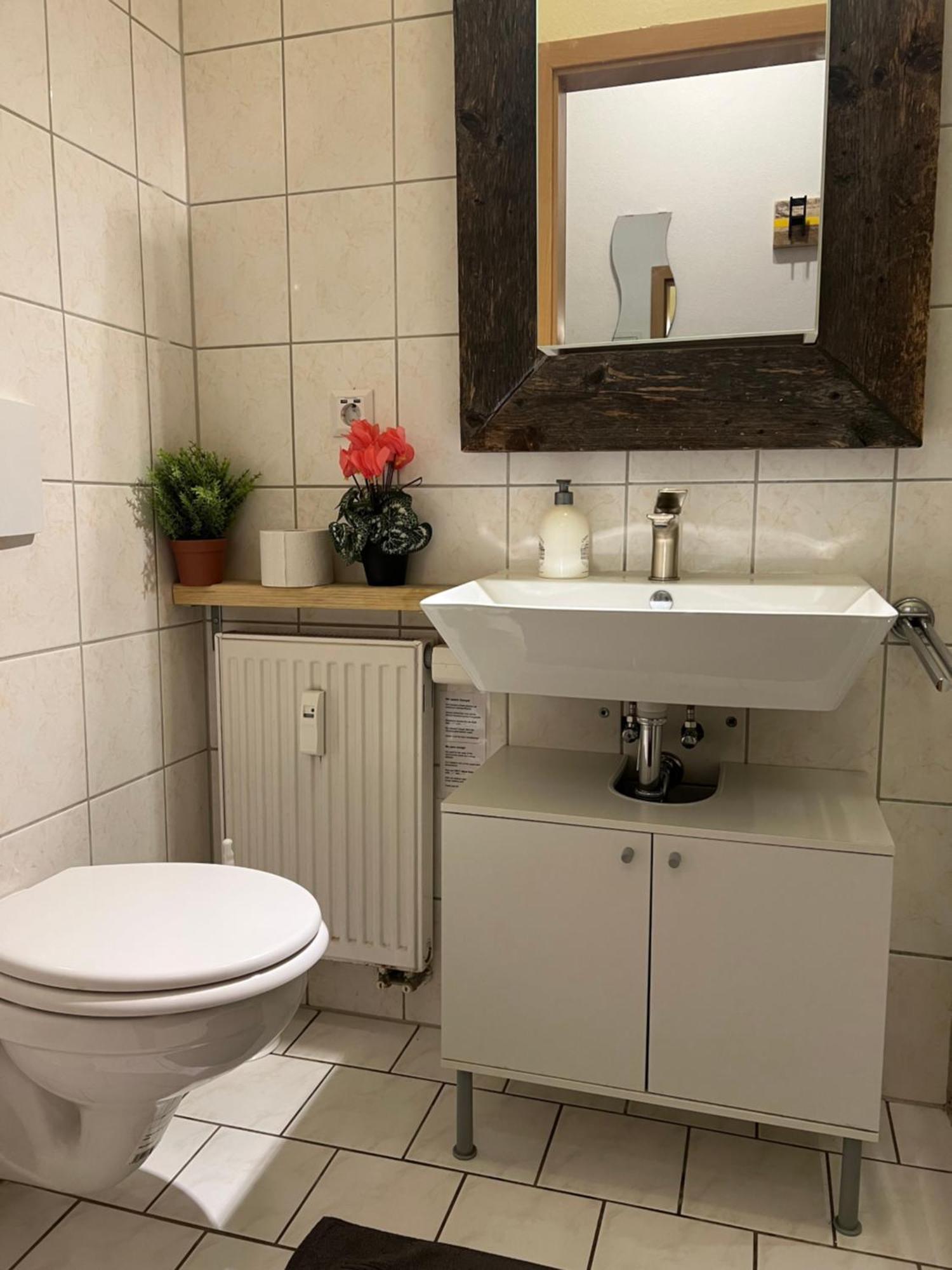 Helle Wohnung In Sudenburg Mit Balkon - Wlan, 4 Schlafplaetze Magdeburgo Esterno foto