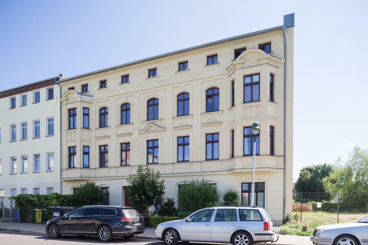 Helle Wohnung In Sudenburg Mit Balkon - Wlan, 4 Schlafplaetze Magdeburgo Esterno foto